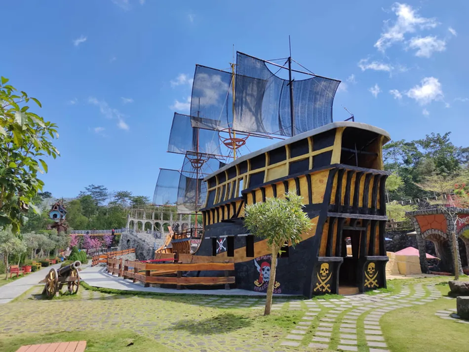 kapal black pearl lost world castle