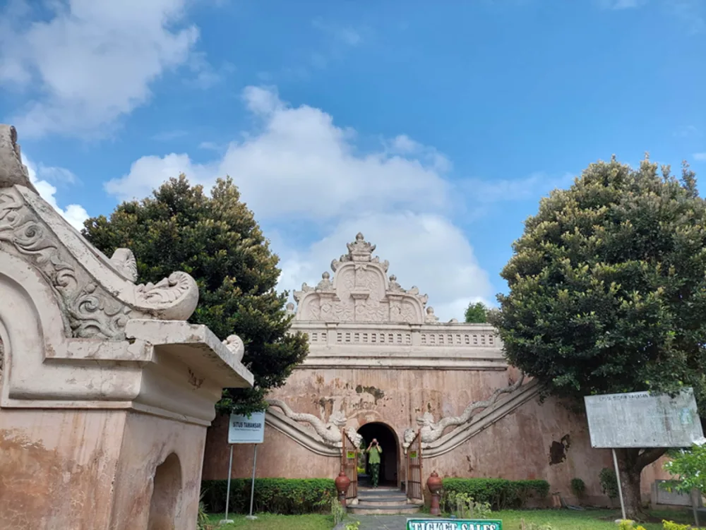 Pintu Gerbang Keajaiban Tamansari