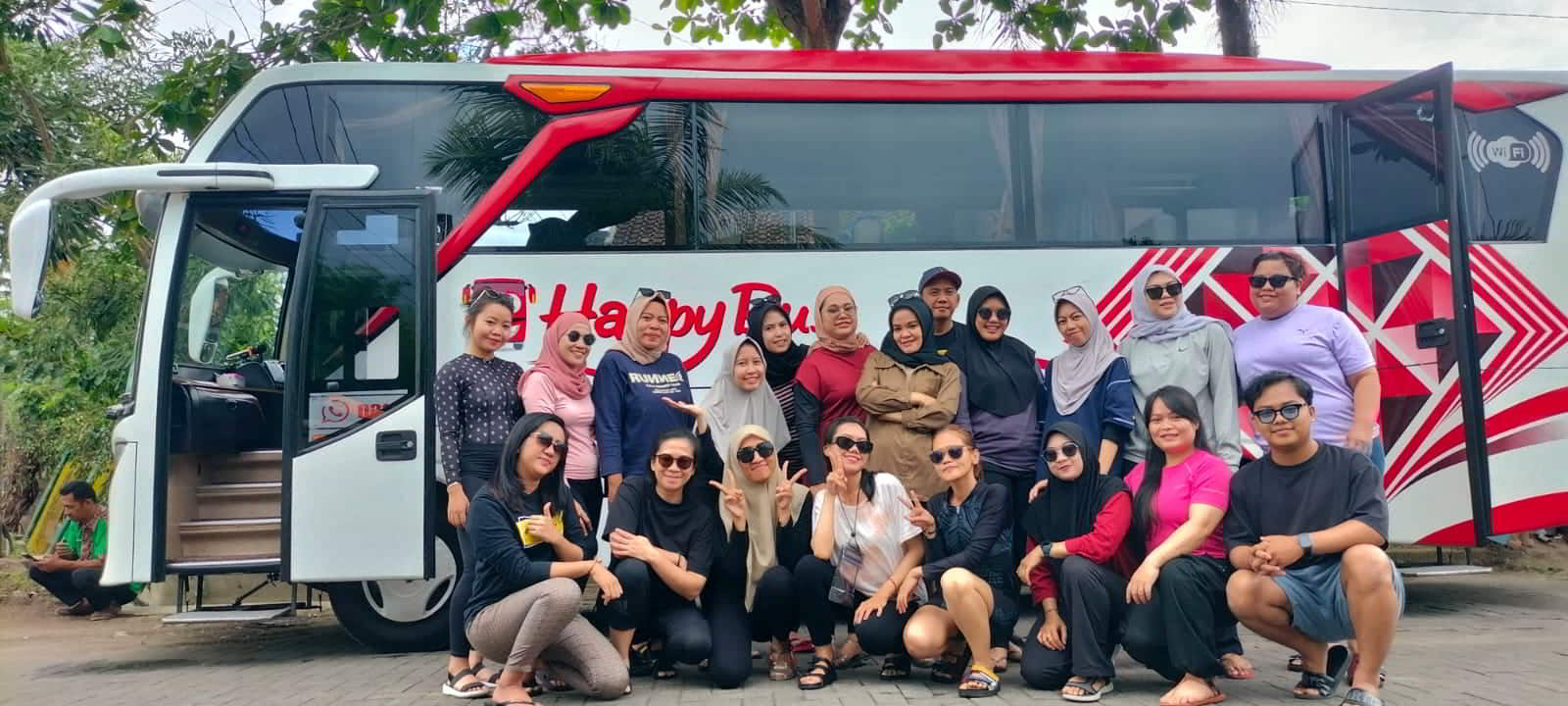 Konsumen Kami di Rental Bus Jakarta