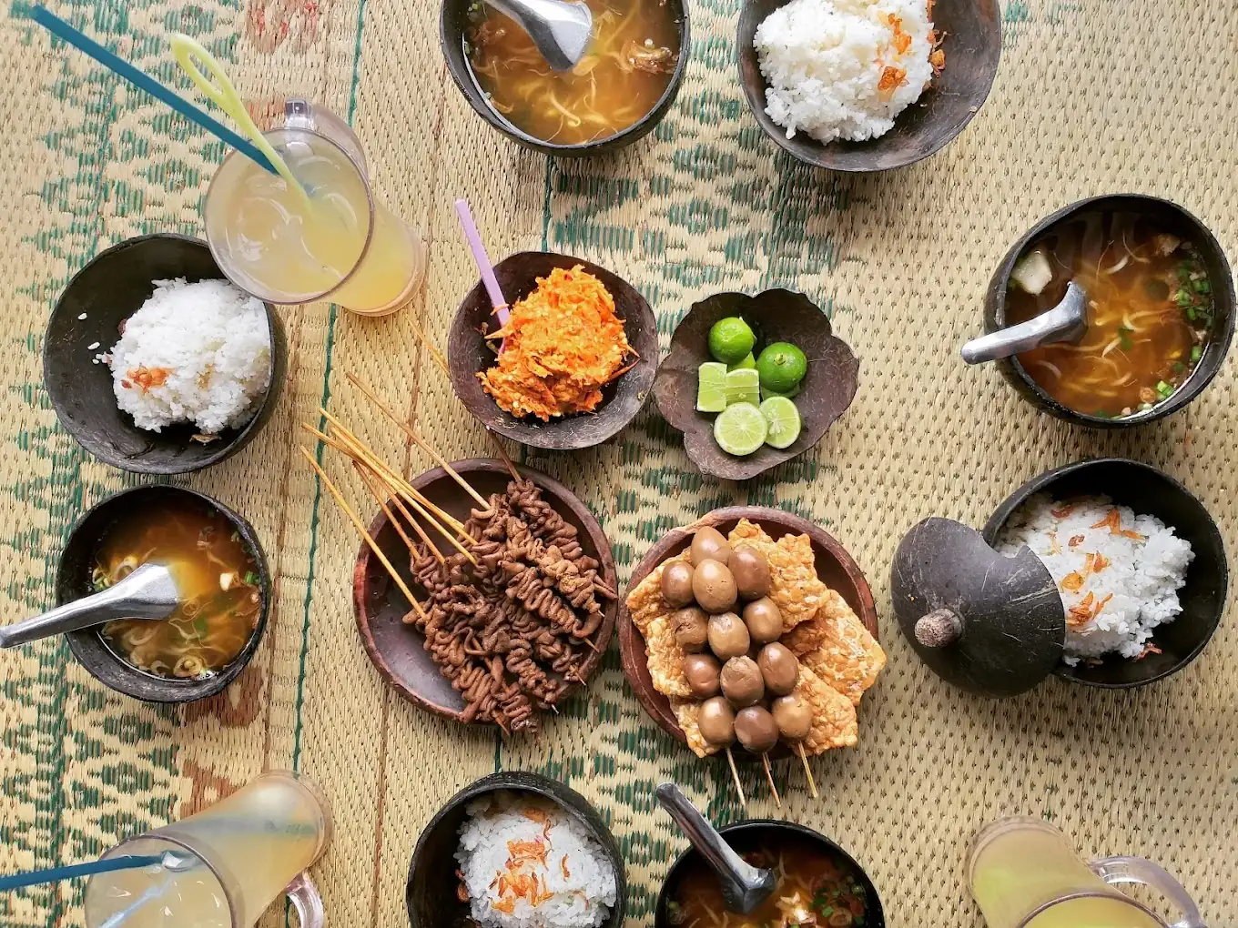 Kuliner Pagi Soto Bathok Mbah Katro