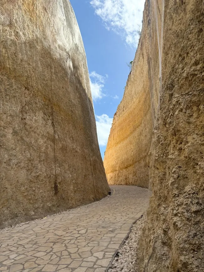 On The Rock Jogja - Spot Foto Lorong Bukit Karst